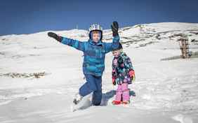 Toben im Schnee - Foto: Gert Pöder